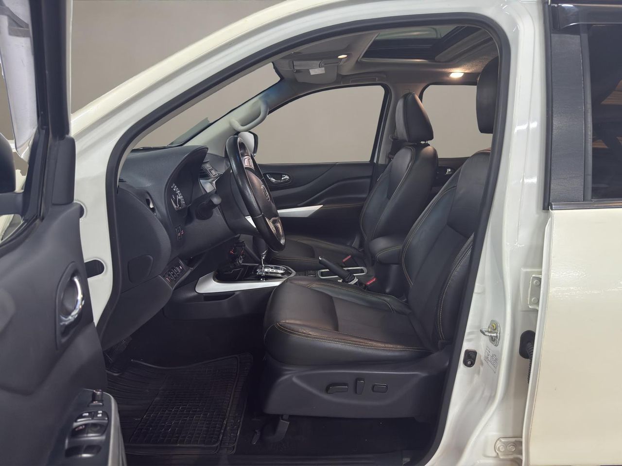Nissan Navara 2.5 dCi 190CV SE Doble Cabina 4X4 A/T - Foto 2