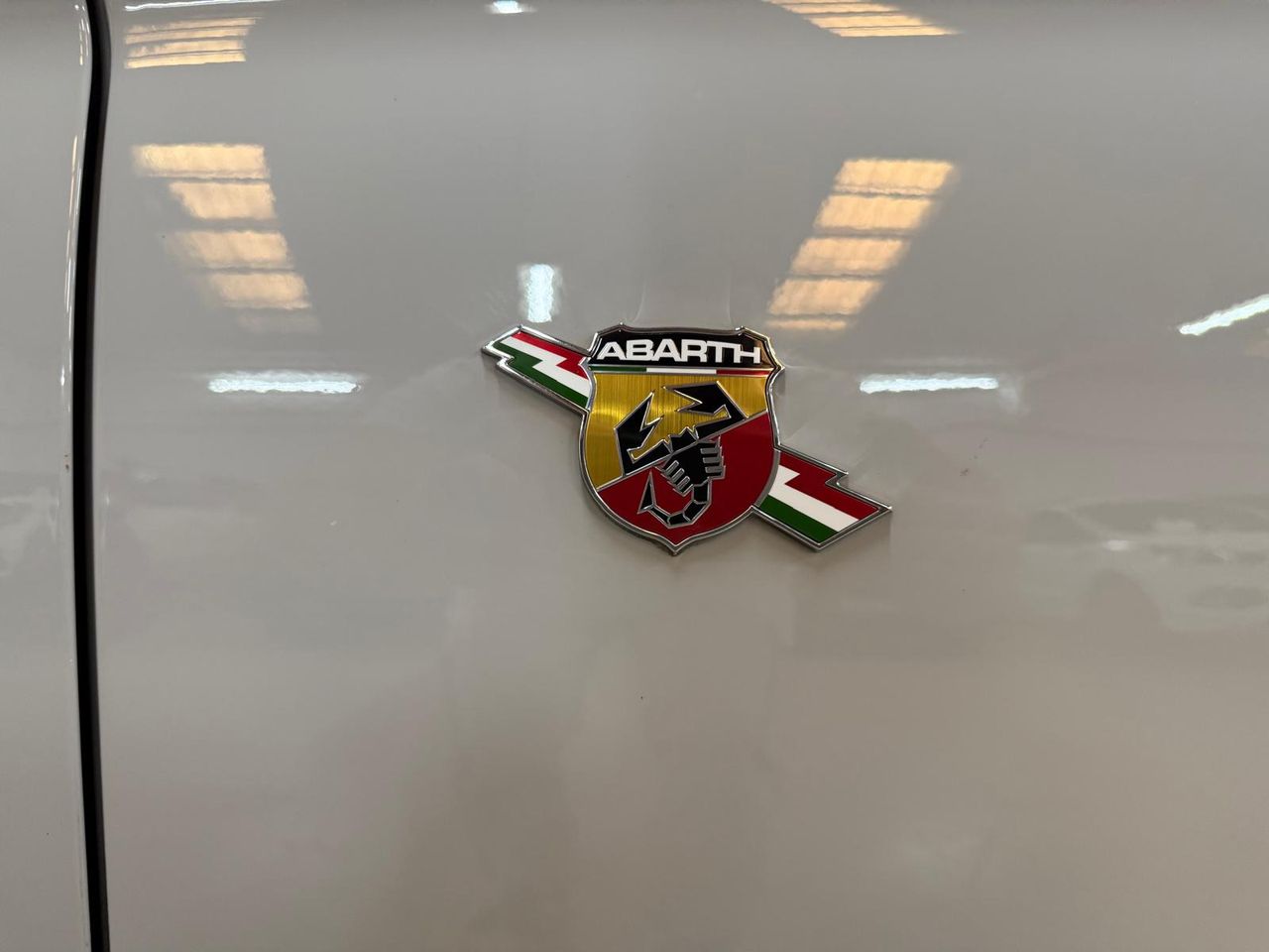 Abarth 500 695 1.4 16v T-Jet 132kW (180 CV) - Foto 2