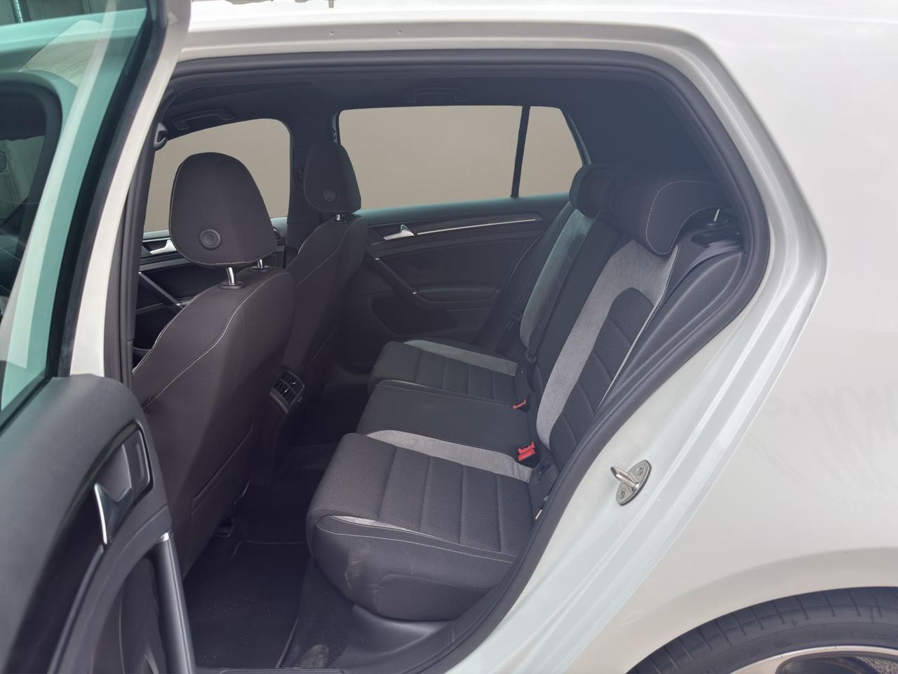 Volkswagen Golf R 2.0 TSI 300CV BMT 4Motion DSG - Foto 2