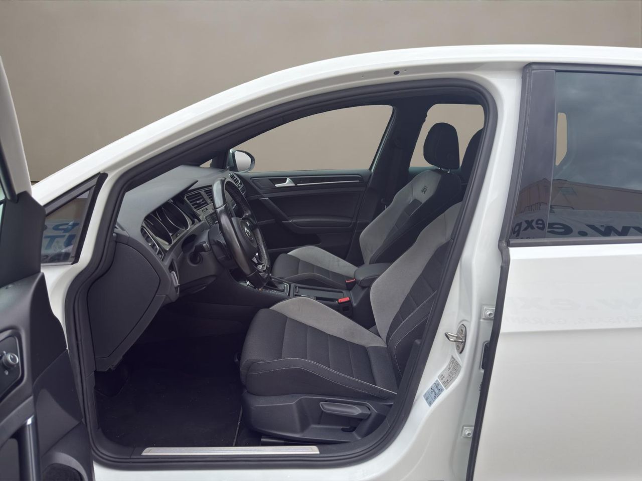 Volkswagen Golf R 2.0 TSI 300CV BMT 4Motion DSG - Foto 2