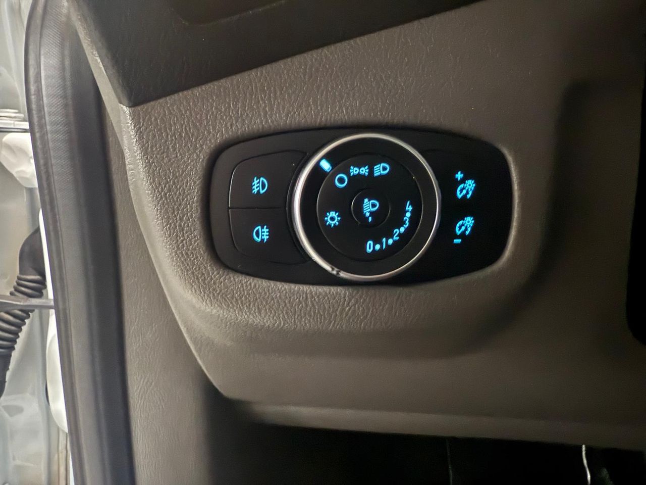 Ford Transit Connect Kombi 1.5 TDCi 100cv Ambient 220 L1 (M1) - Foto 2