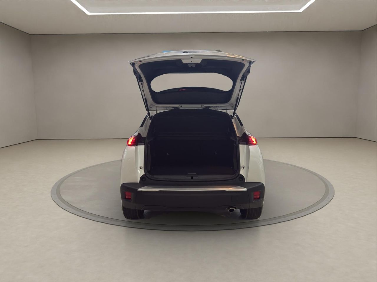 Peugeot 2008 Allure Pack BlueHDI 130 S&S EAT8 - Foto 2