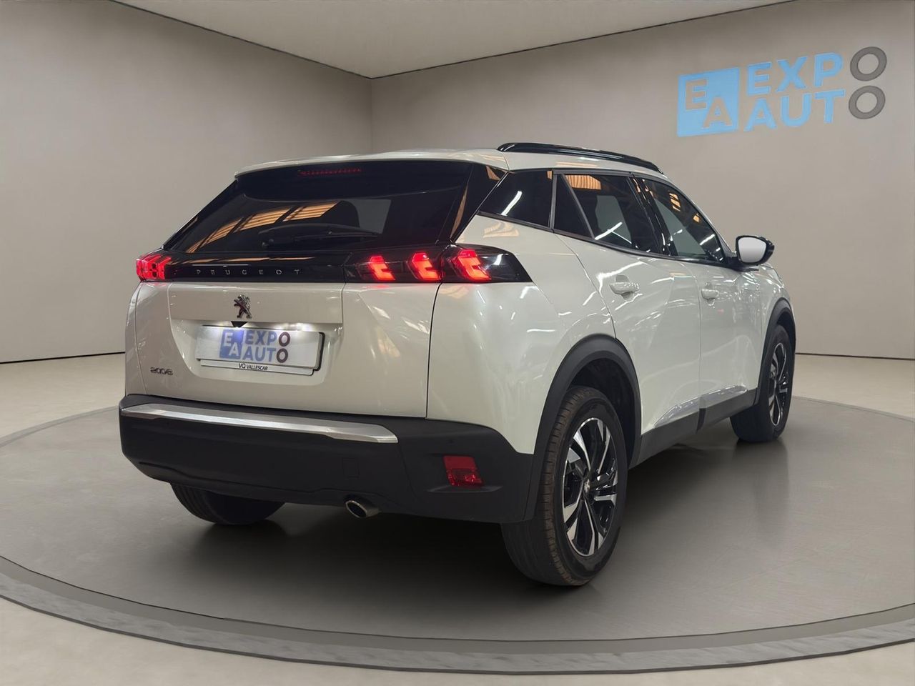 Peugeot 2008 Allure Pack BlueHDI 130 S&S EAT8 - Foto 2