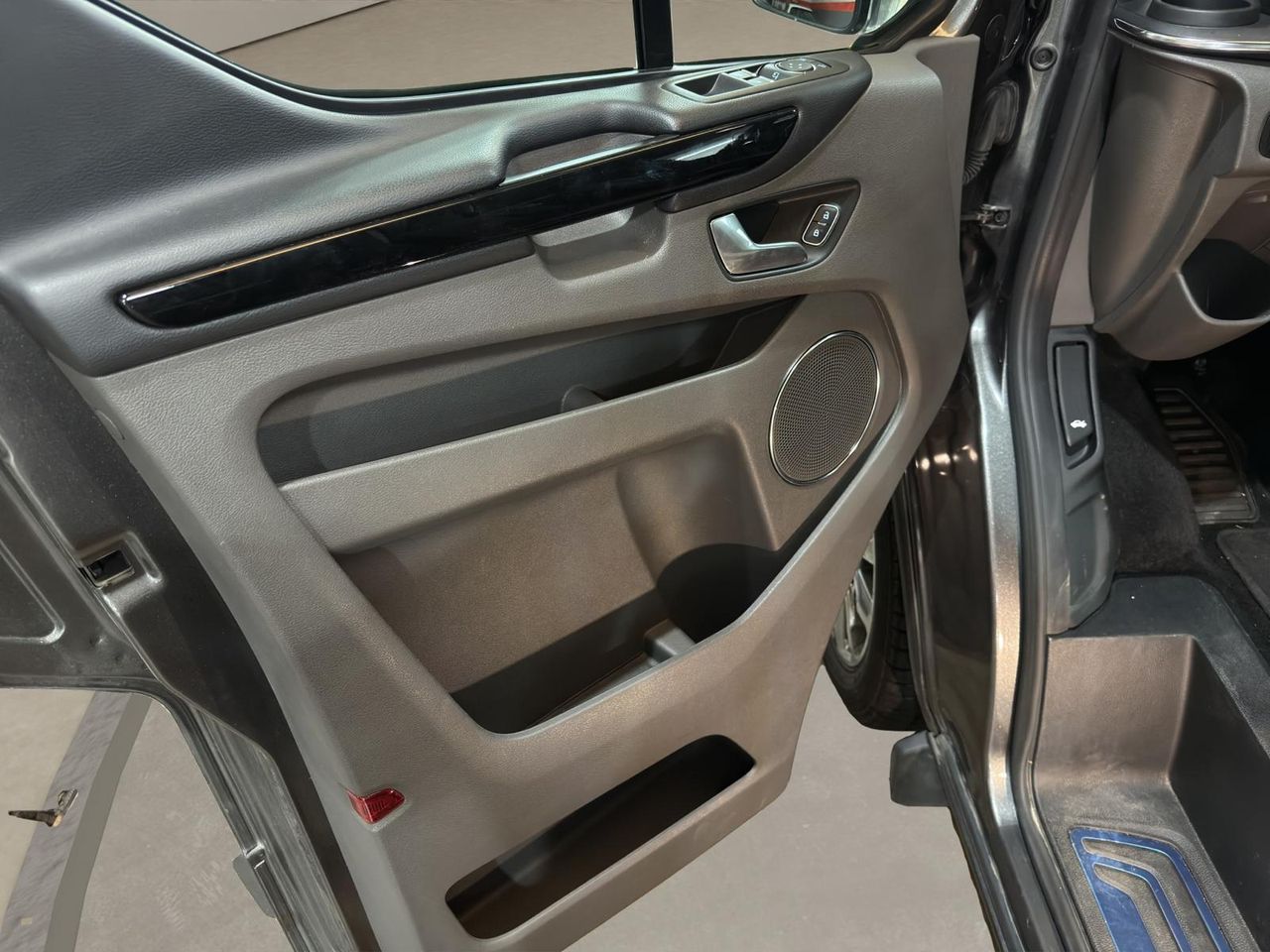 Ford Tourneo Custom 2.0 EcoBlue 136kW L1 Titanium X Auto - Foto 2