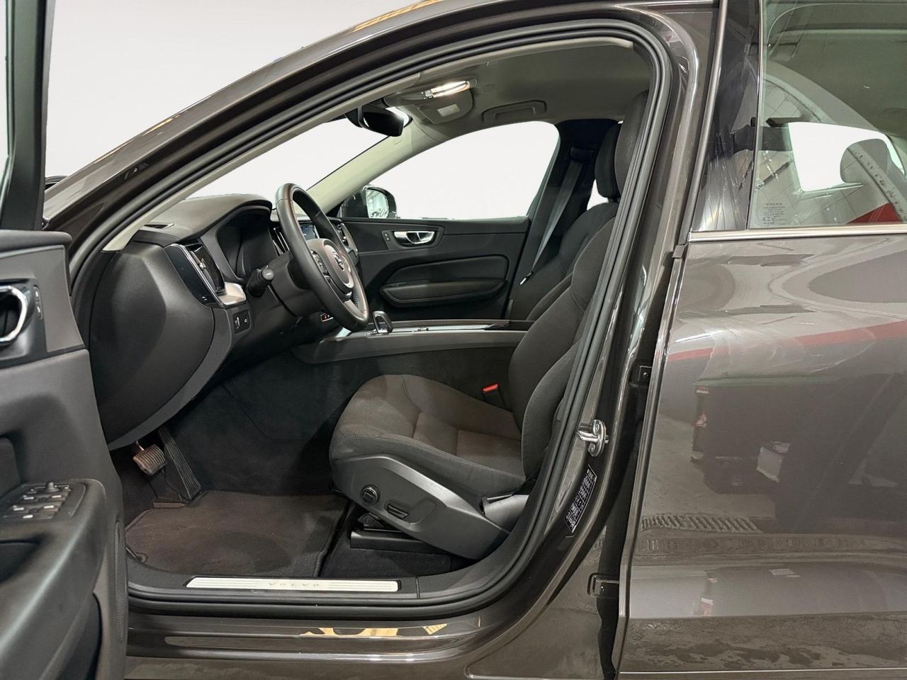 Volvo XC60 2.0 B4 G Momentum Pro Auto - Foto 2