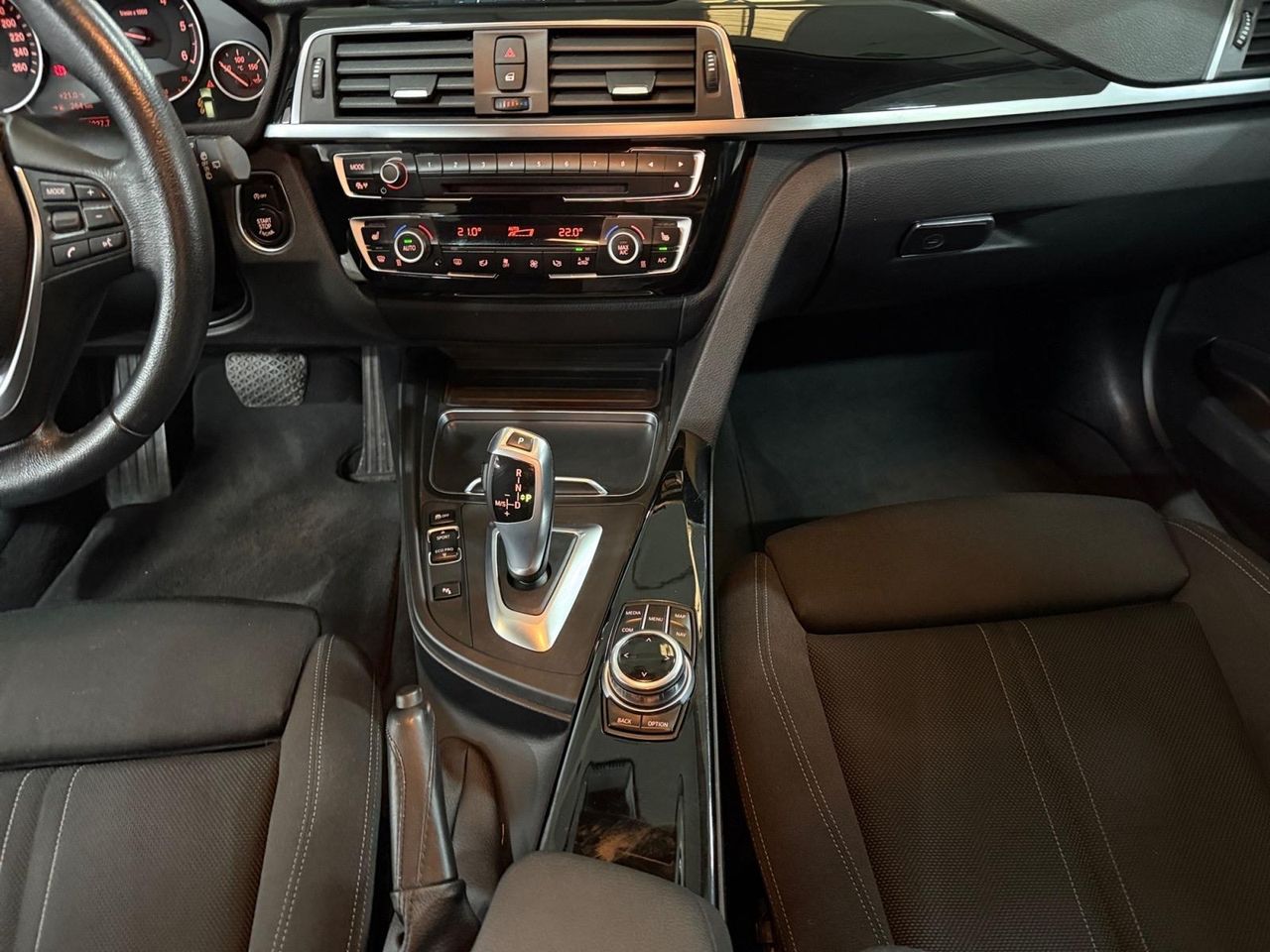 BMW Serie 3 318d Touring - Foto 2