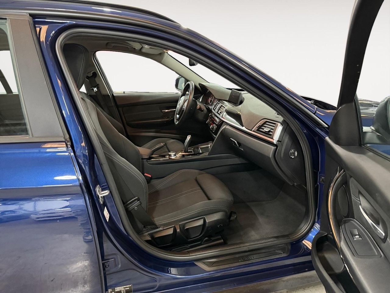 BMW Serie 3 318d Touring - Foto 2