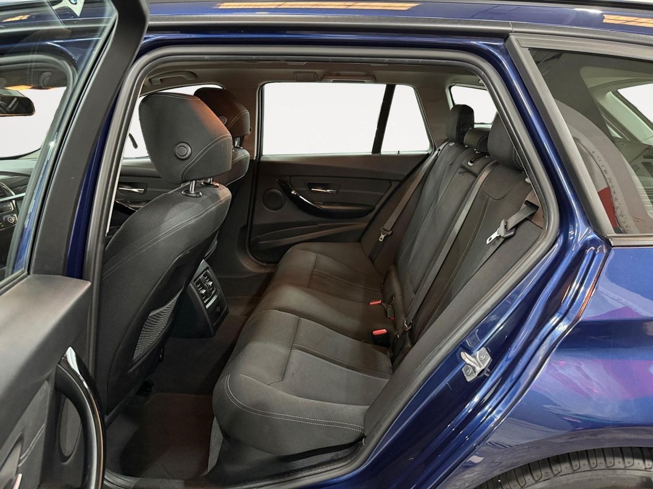 BMW Serie 3 318d Touring - Foto 2