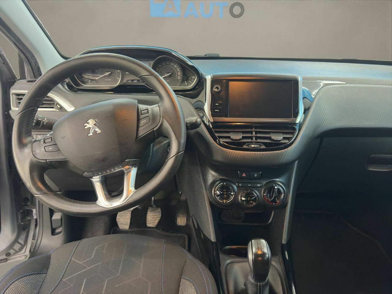 Peugeot 2008 Allure BlueHDi 100 SS  - Foto 2