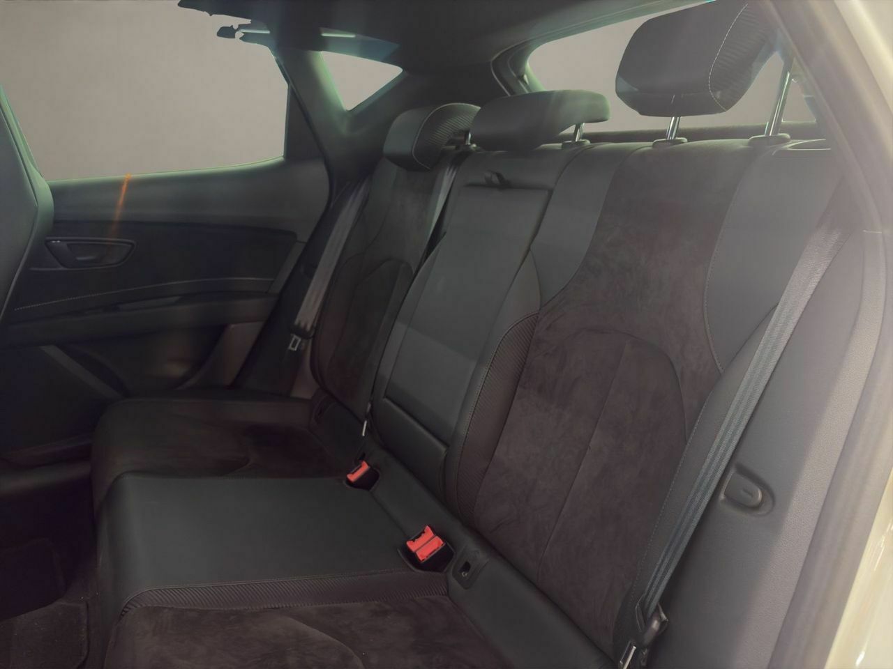 Seat Leon 2.0 TSI 213kW DSG7 Cupra Carbon Edition  - Foto 2
