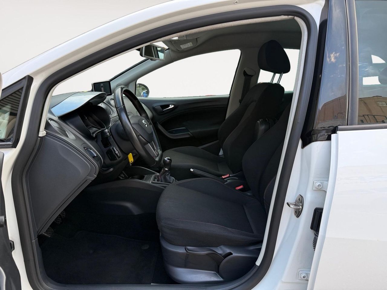 Seat Ibiza ST 1.6 TDI 105cv Style ITech 30 Aniver - Foto 2