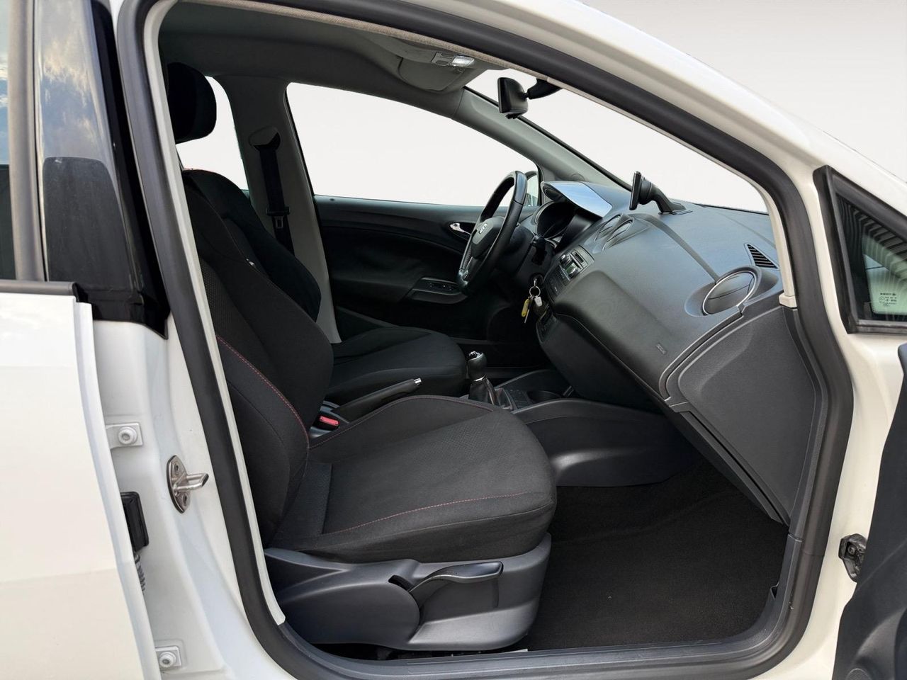 Seat Ibiza ST 1.6 TDI 105cv Style ITech 30 Aniver - Foto 2