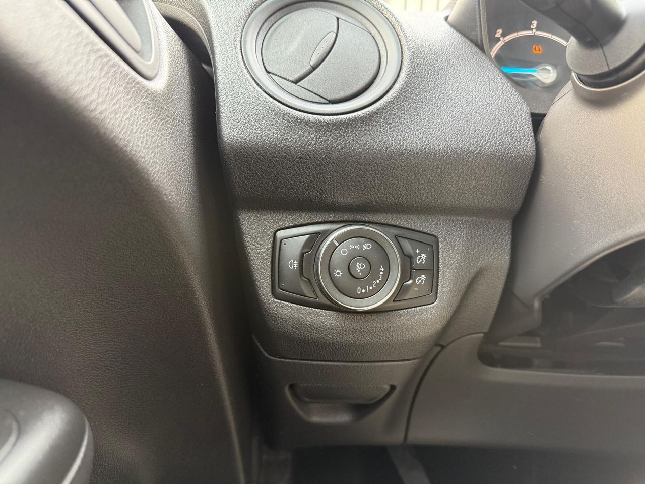 Ford Tourneo Courier 1.5 TDCi 75cv Trend - Foto 2