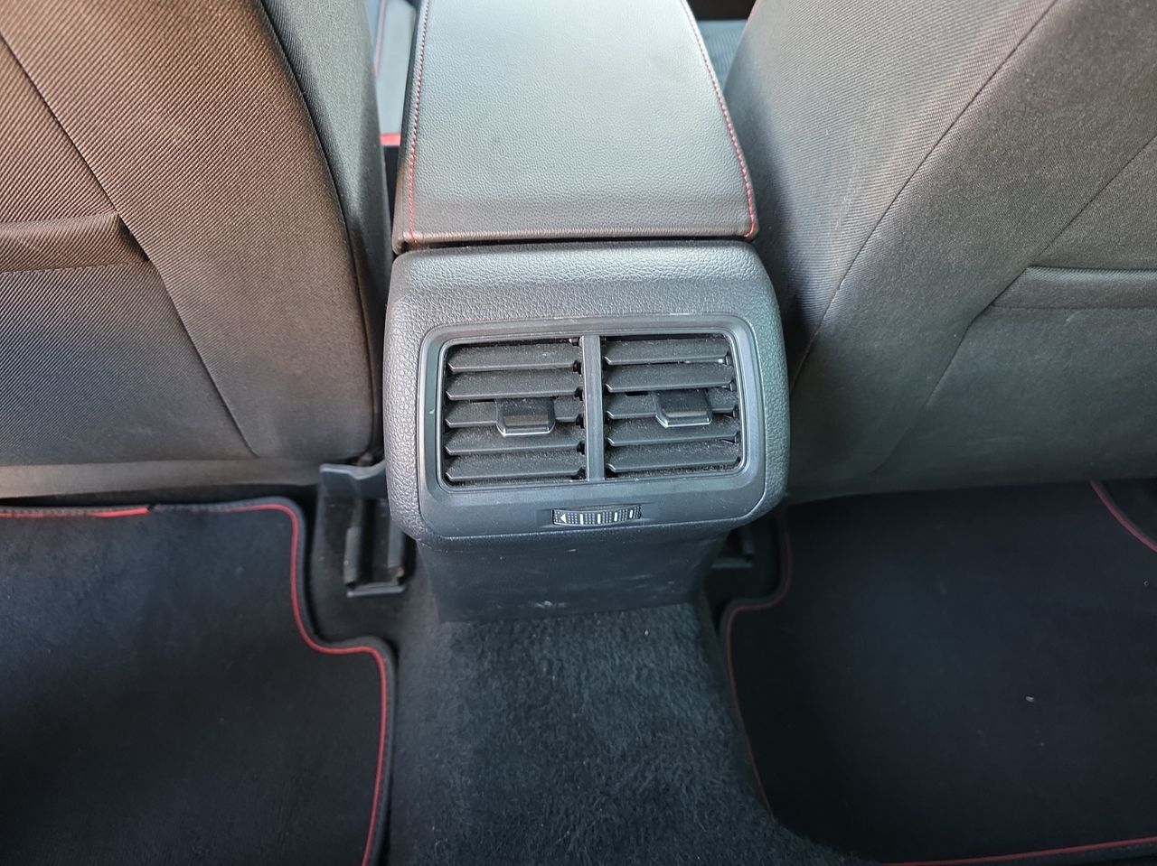 Volkswagen Golf GTI TCR 2.0 TSI 213kW290CV DSG  - Foto 2