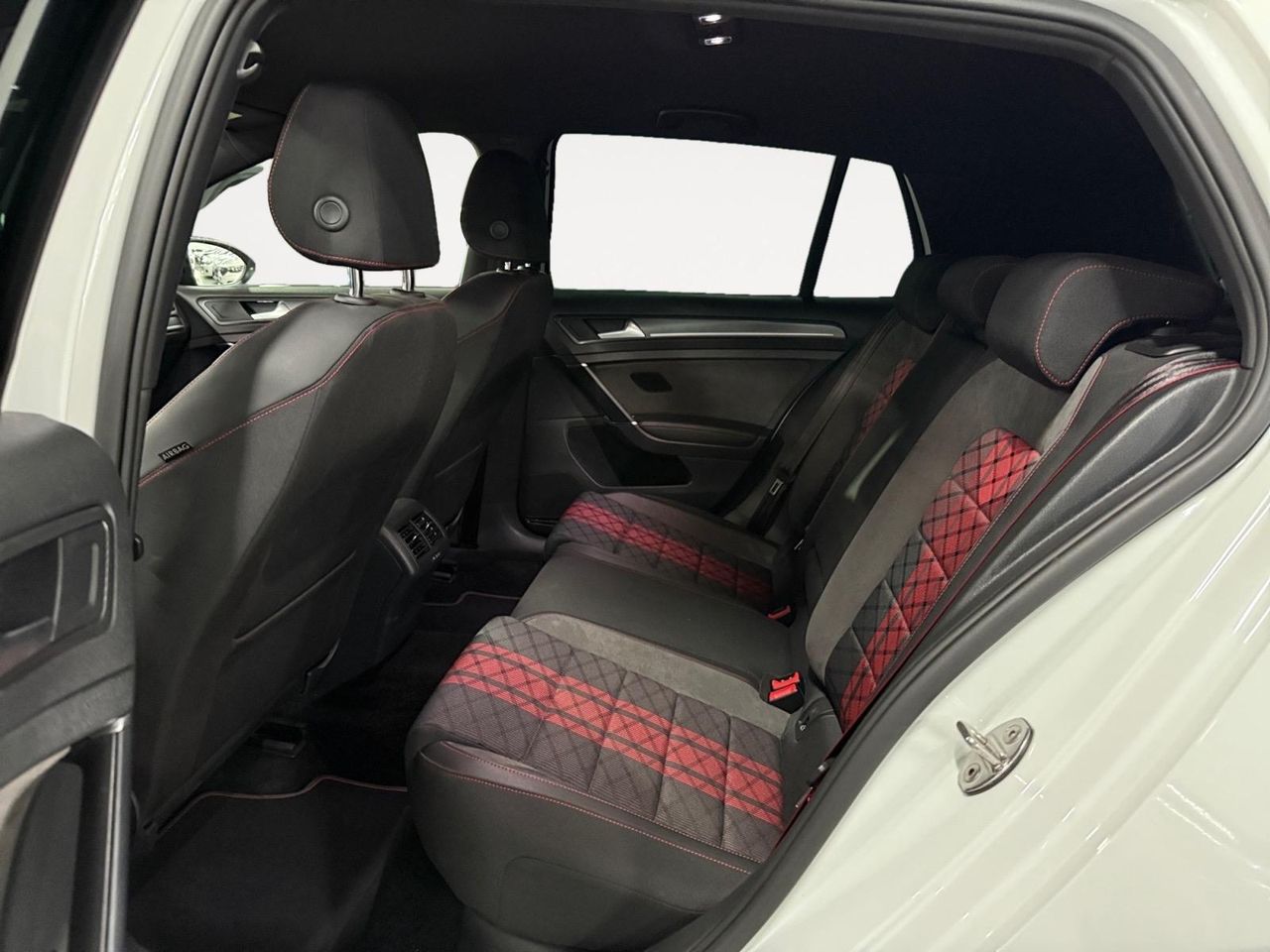 Volkswagen Golf GTI TCR 2.0 TSI 213kW(290CV) DSG - Foto 2