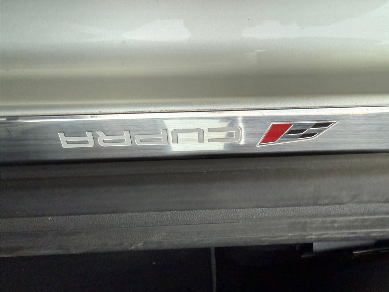 Seat Leon 2.0 TSI 221kW (300CV) DSG-6 St&Sp CUPRA - Foto 2