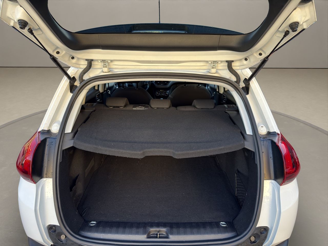 Peugeot 2008 Allure 1.6 BlueHDi 100 S&S - Foto 2