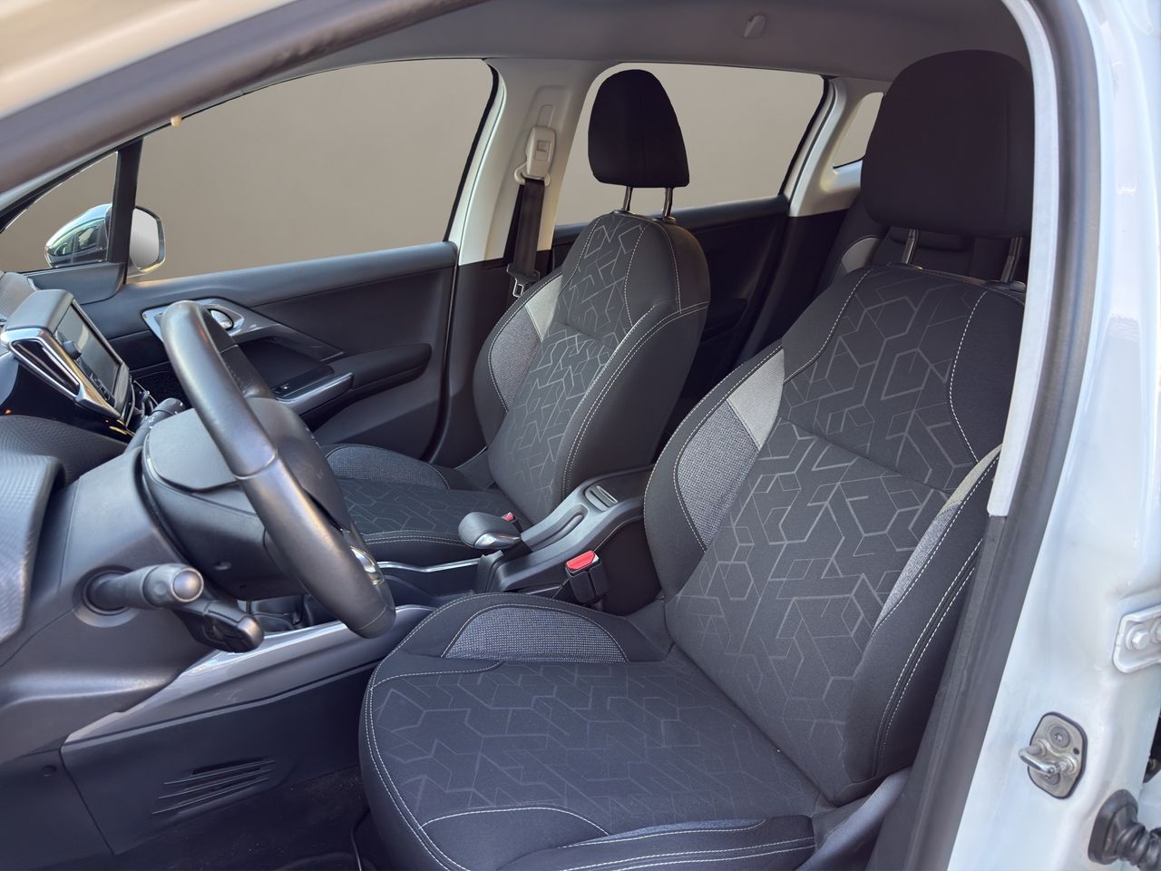 Peugeot 2008 Allure 1.6 BlueHDi 100 S&S - Foto 2