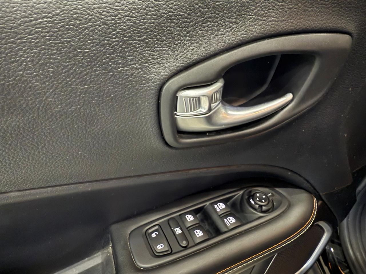 Jeep Compass 1.4 Mair 103kW Business 4x2 - Foto 2