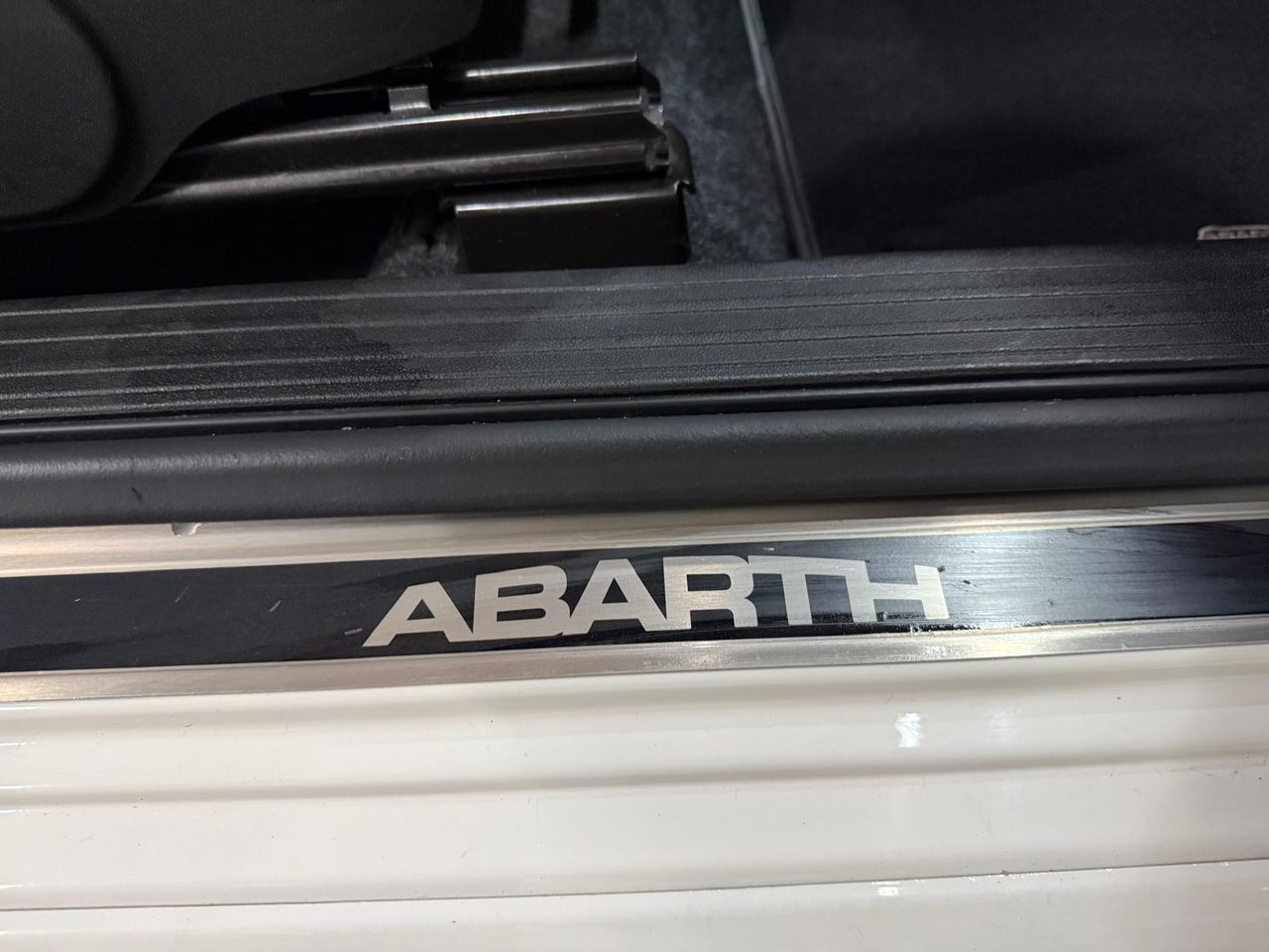 Abarth 500 595 Competizione 1.4 16v T-Jet 132kW E6 - Foto 2