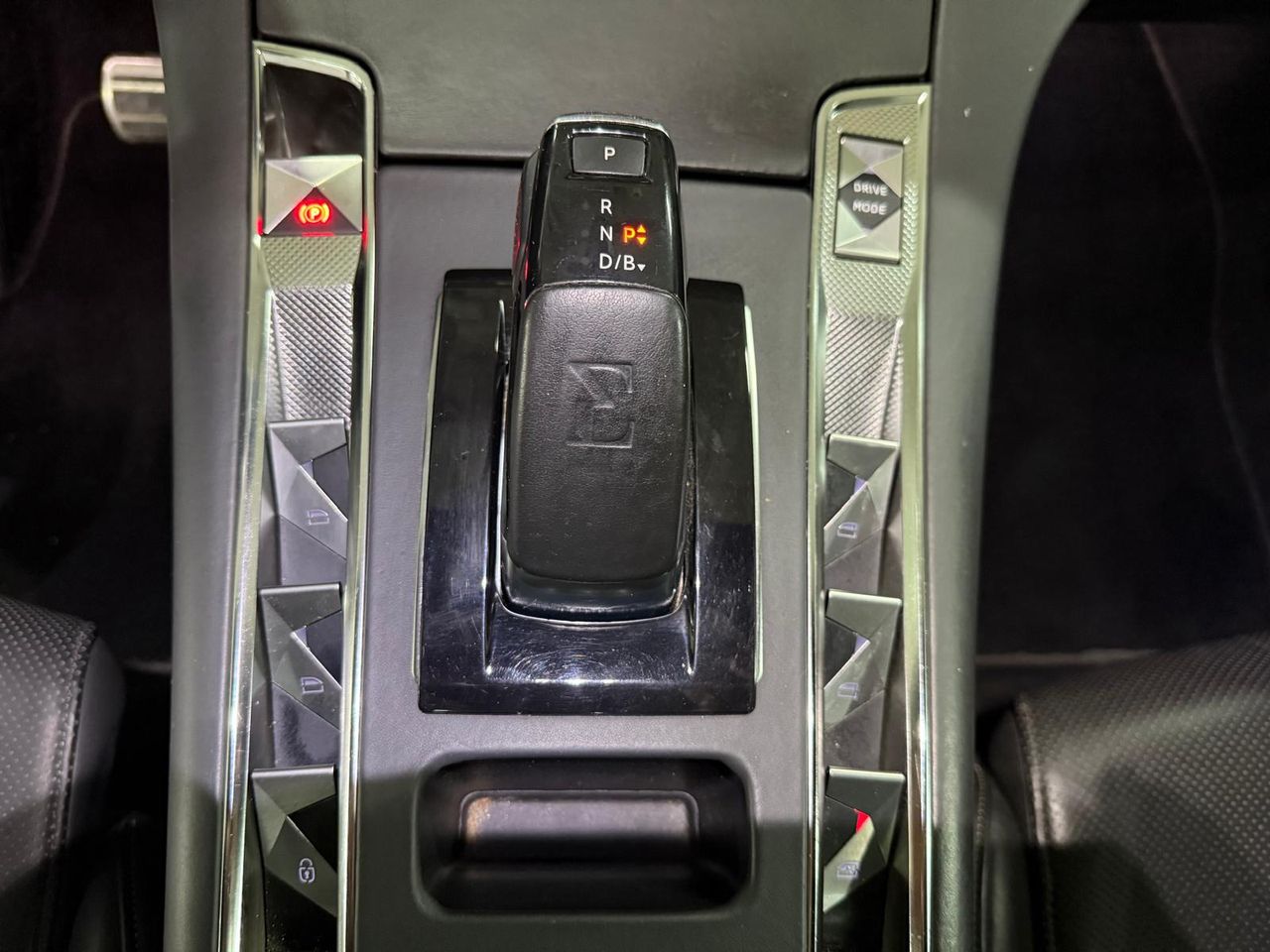 DS DS 7 1.6 E-Tense 300 GRAND CHIC Auto 4WD - Foto 2