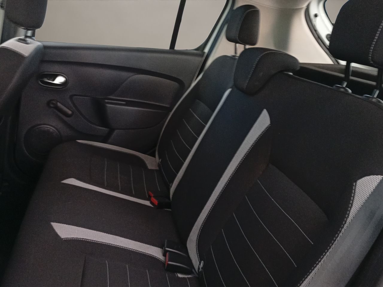 Dacia Sandero . - Foto 2