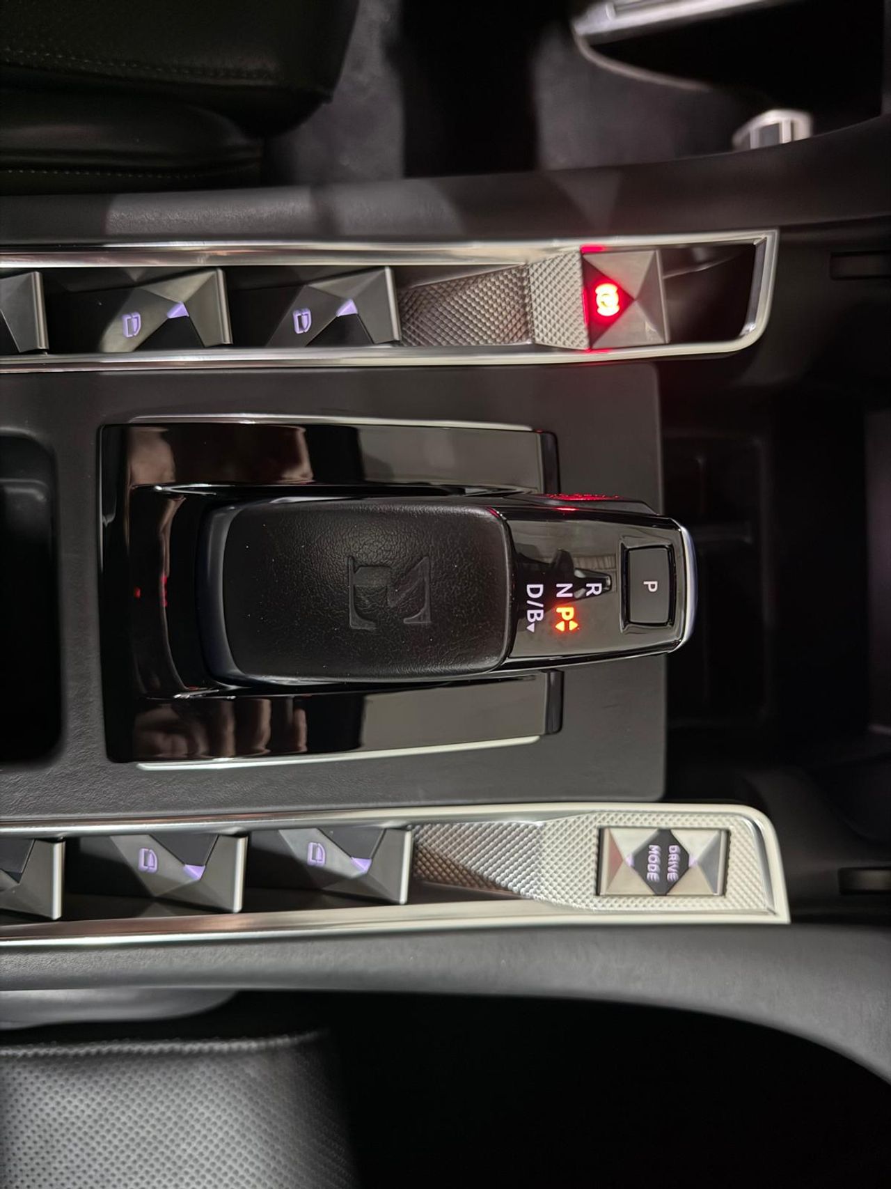 DS DS 7 Crossback 1.6 E-Tense 300 GRAND CHIC Auto 4WD - Foto 2