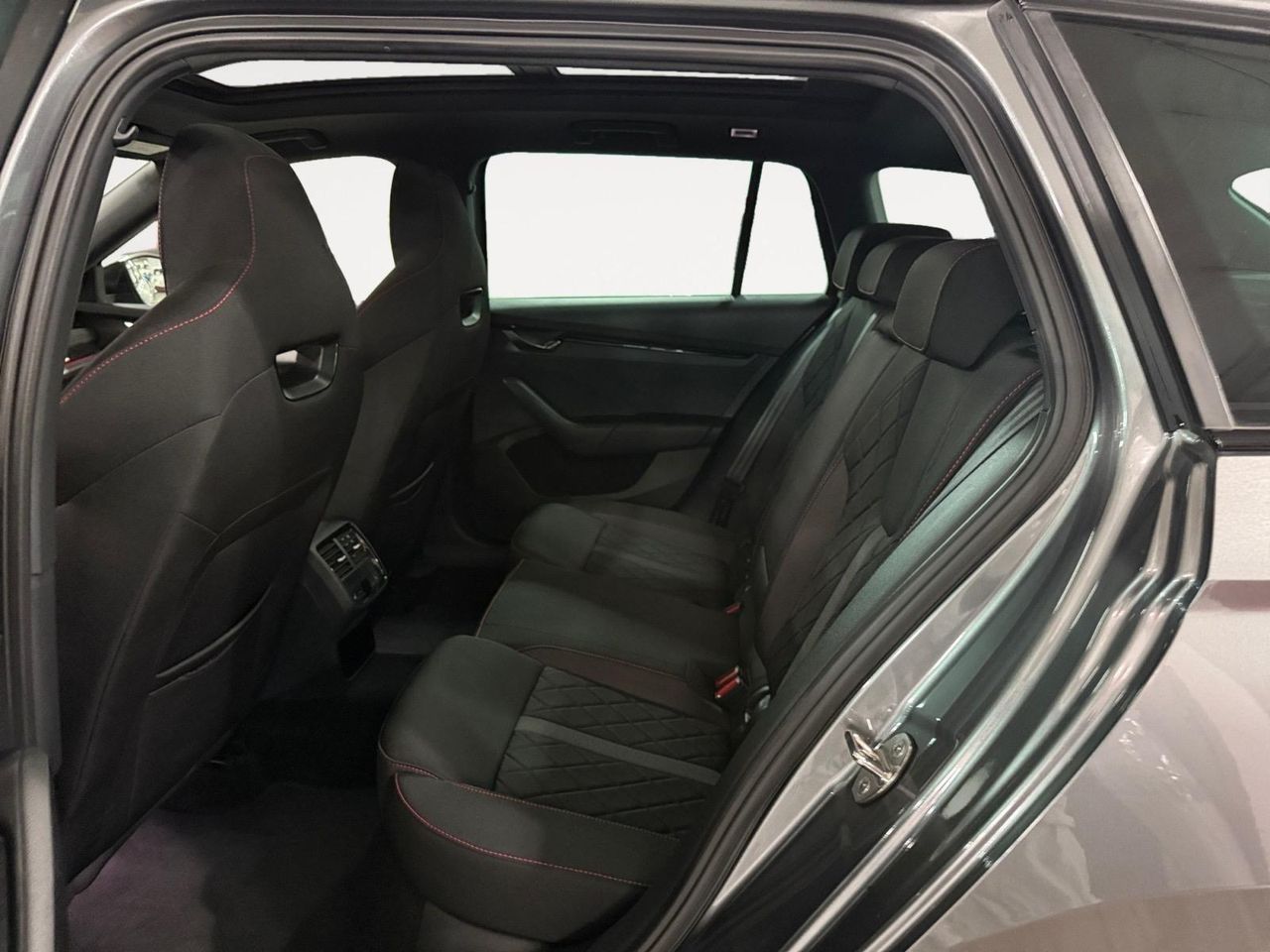 Skoda Octavia Combi 2.0 TSI 180kW (245CV) DSG RS Plus - Foto 2