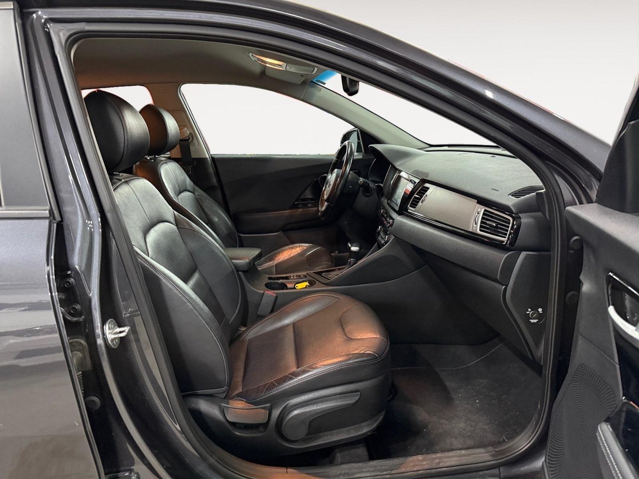 Kia Niro 1.6 GDi Híbrido Enchufable 104kW Emotion - Foto 2