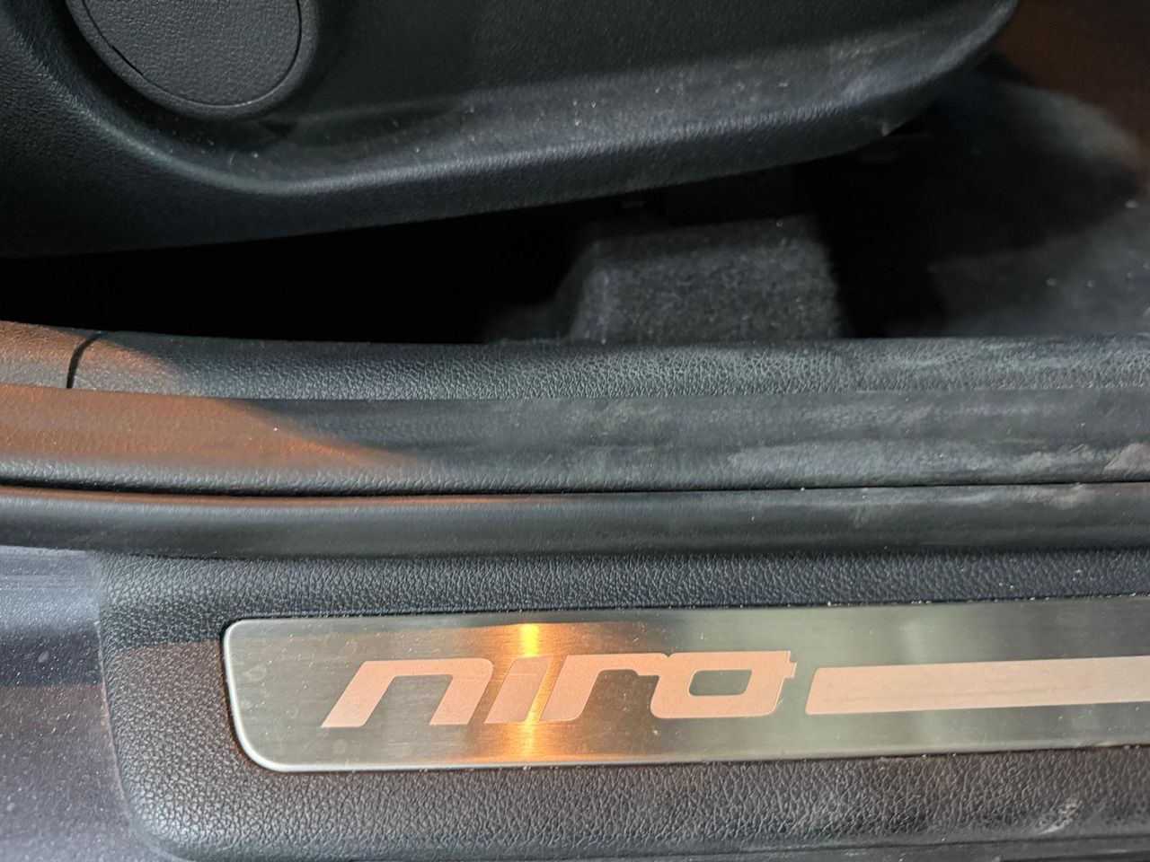 Kia Niro 1.6 GDi Híbrido Enchufable 104kW Emotion - Foto 2