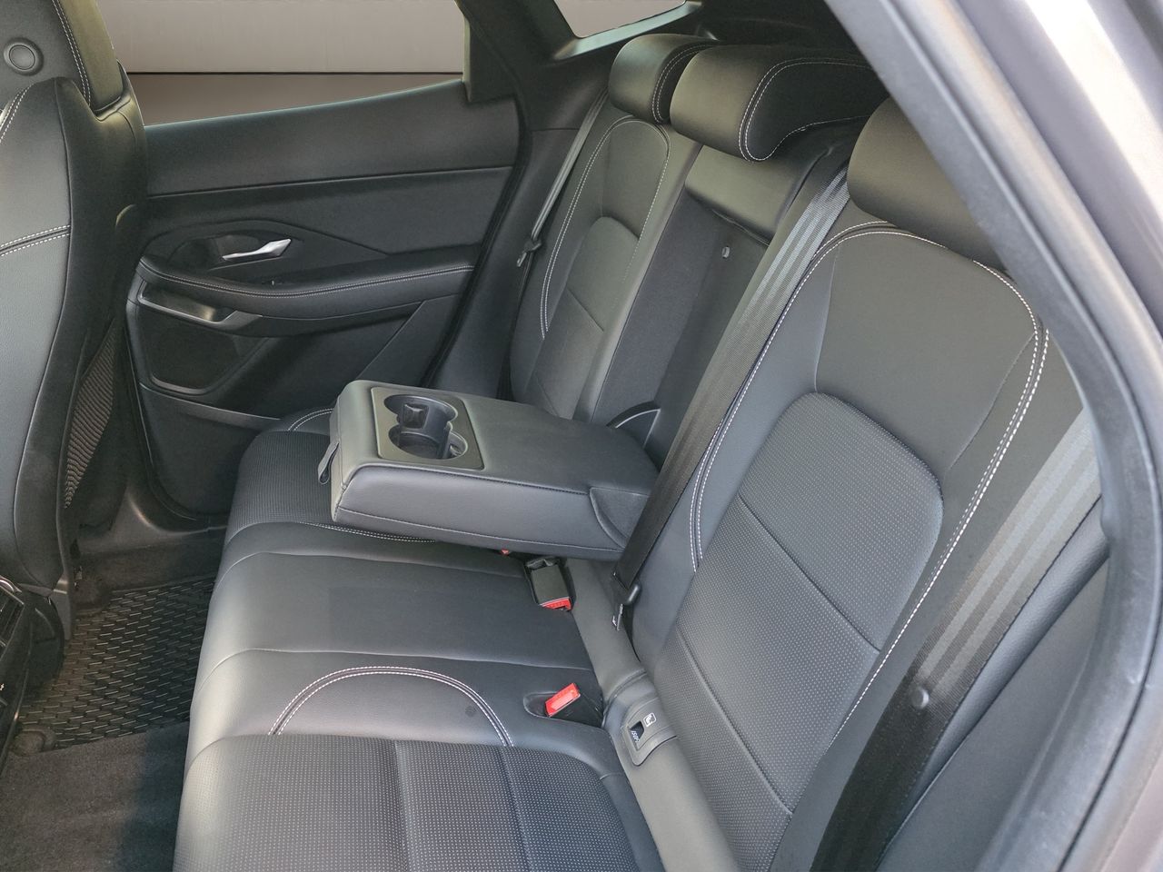 Jaguar E-Pace I3 PHEV 309 PS AWD AT RDynamic SE - Foto 2