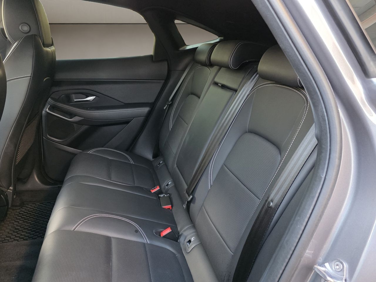 Jaguar E-Pace I3 PHEV 309 PS AWD AT RDynamic SE - Foto 2