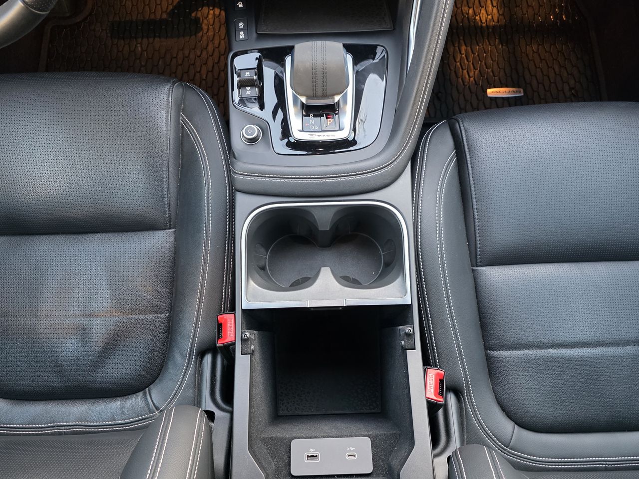 Jaguar E-Pace I3 PHEV 309 PS AWD AT RDynamic SE - Foto 2