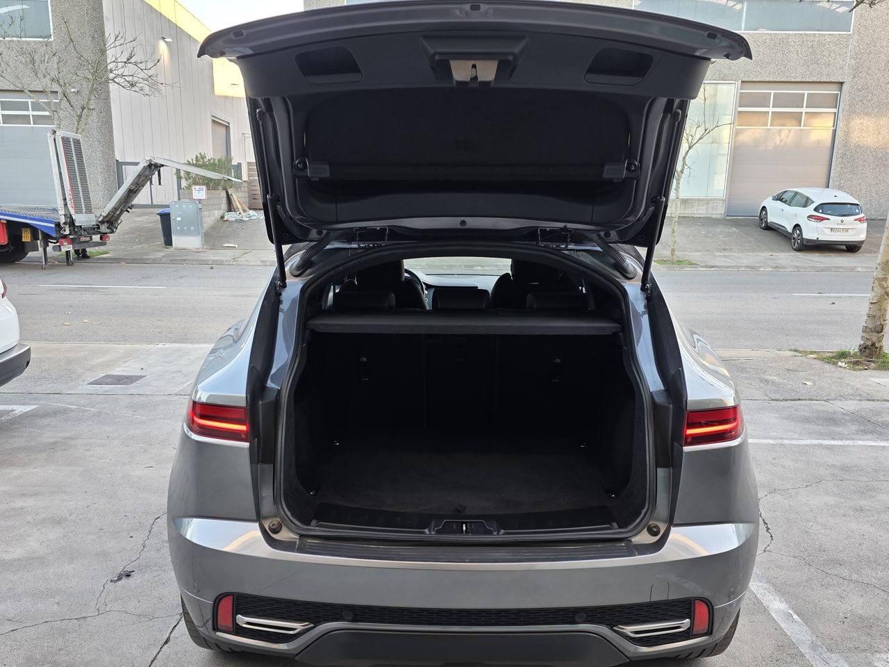 Jaguar E-Pace I3 PHEV 309 PS AWD AT RDynamic SE - Foto 2