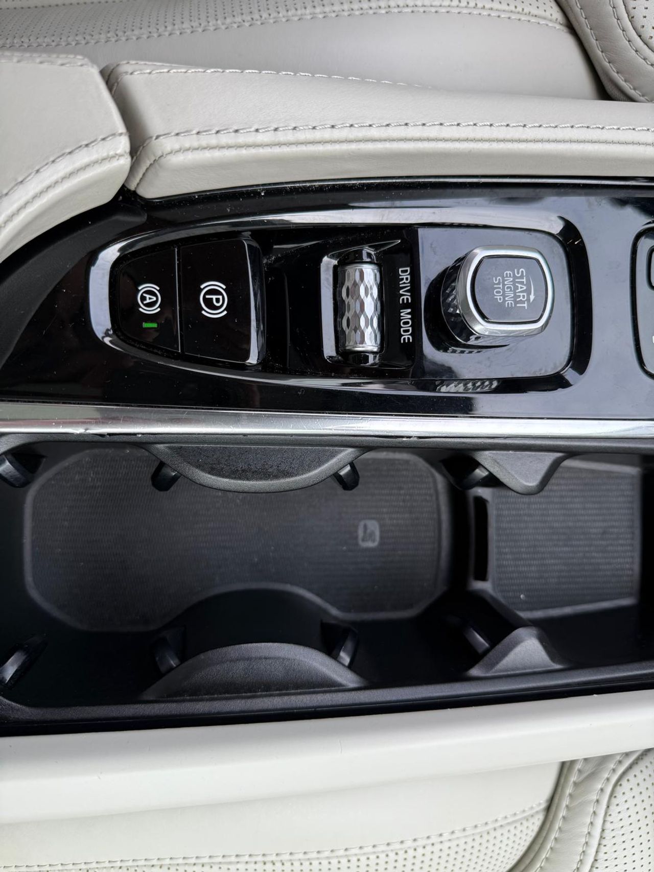 Volvo XC90 T8 TWIN ENGINE Híbrido Gasolina - Foto 2