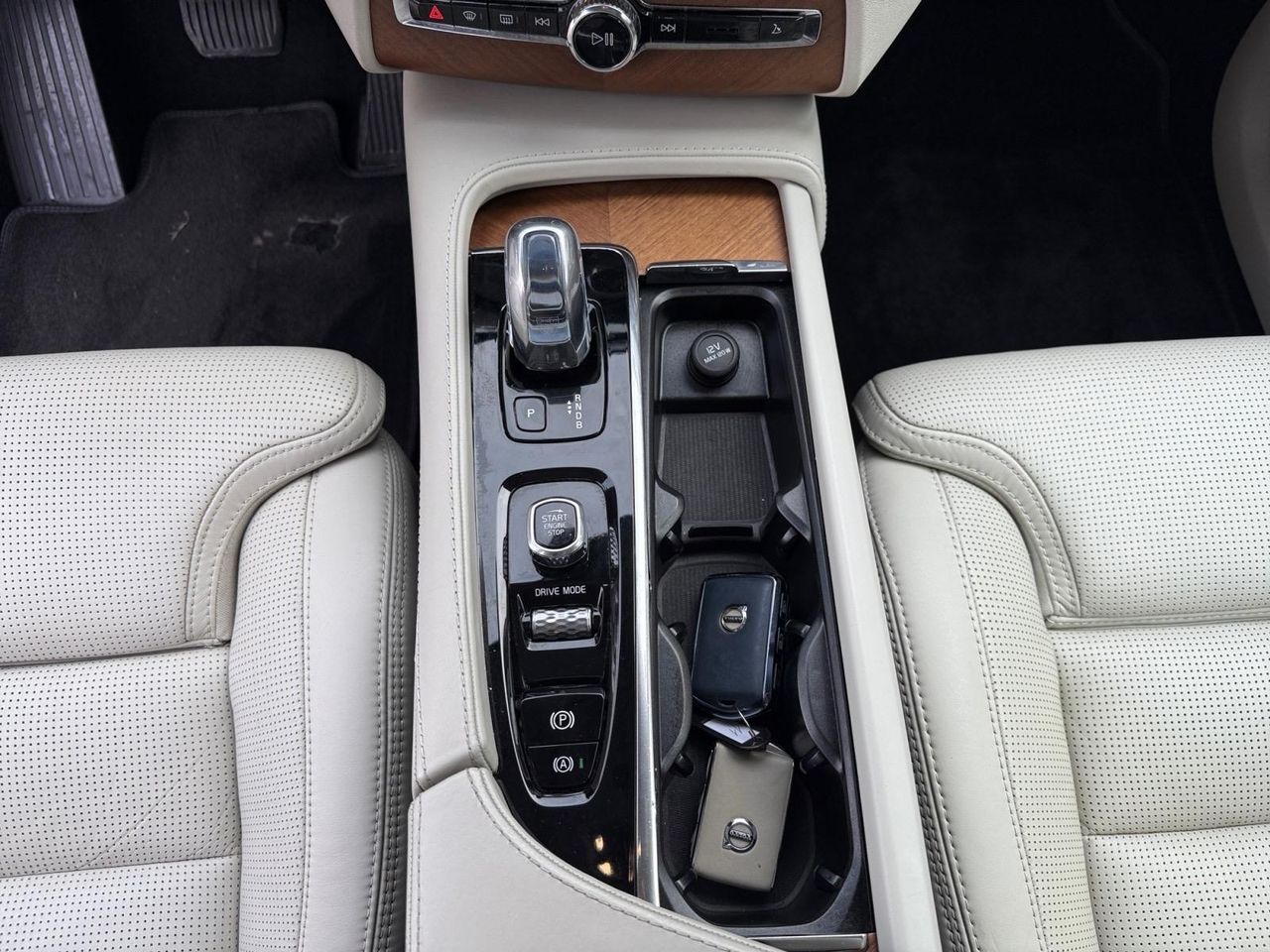 Volvo XC90 T8 TWIN ENGINE Híbrido Gasolina - Foto 2