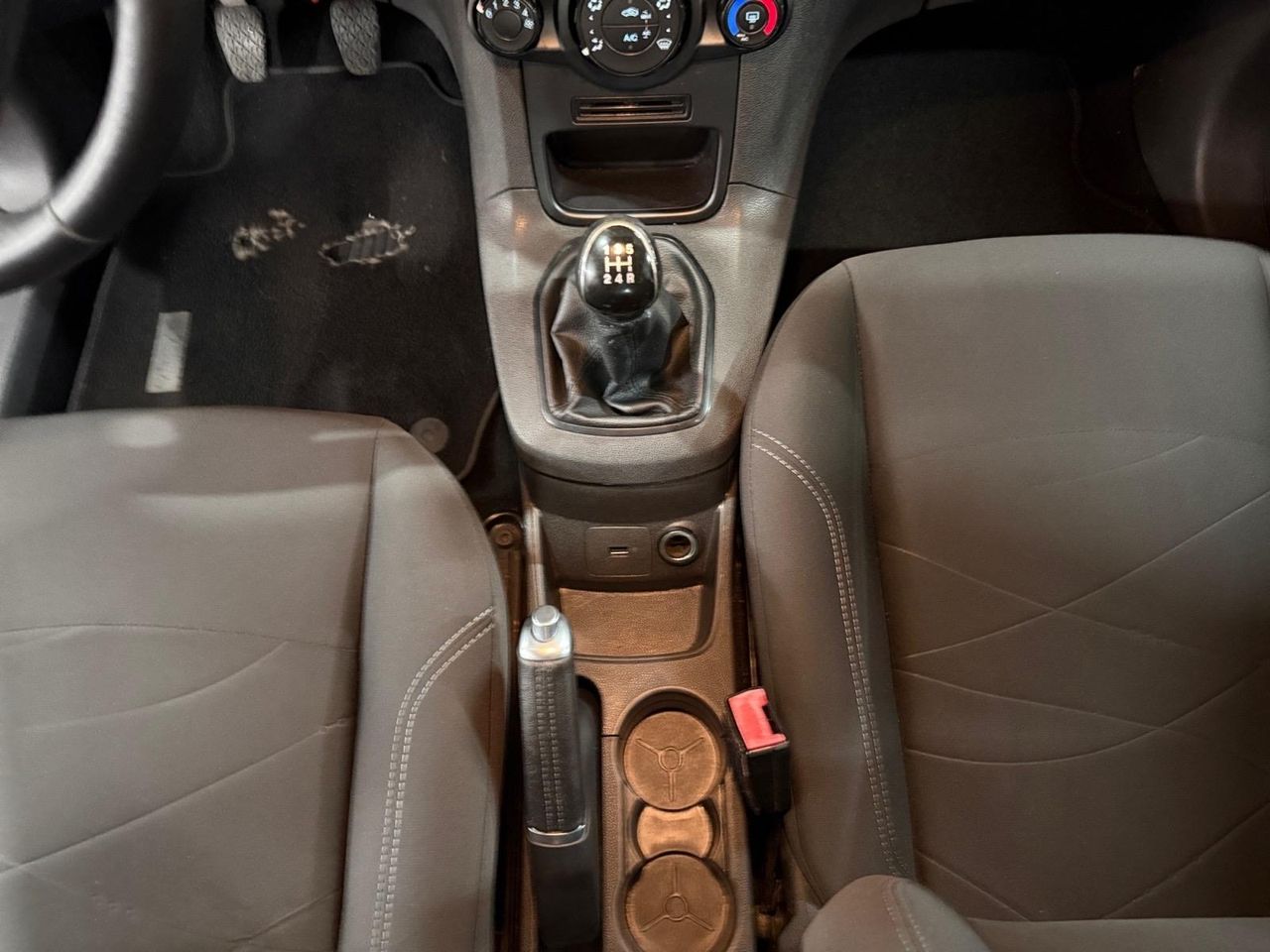 Ford Fiesta 1.2 Gasolina - Foto 2