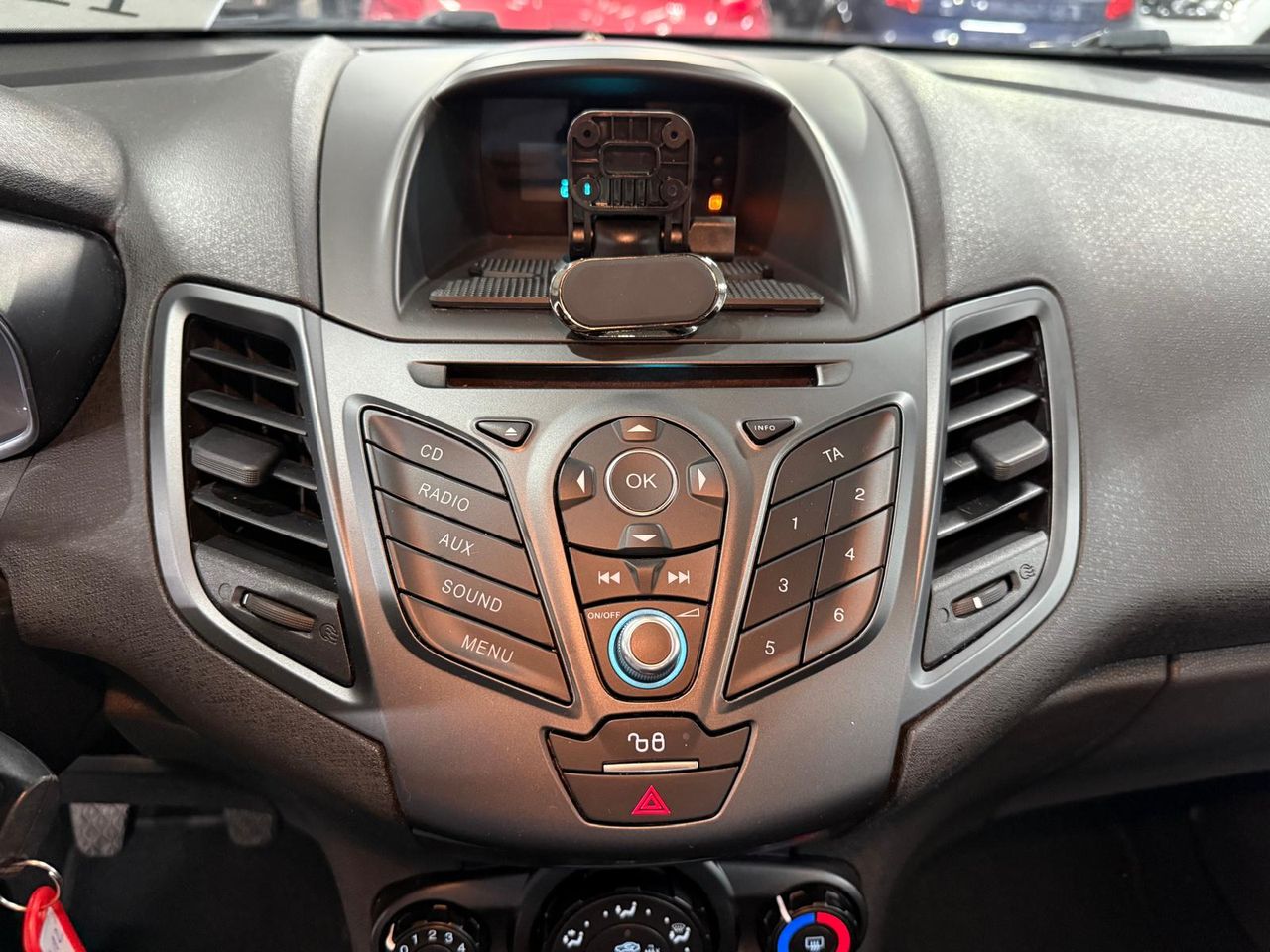 Ford Fiesta 1.2 Gasolina - Foto 2