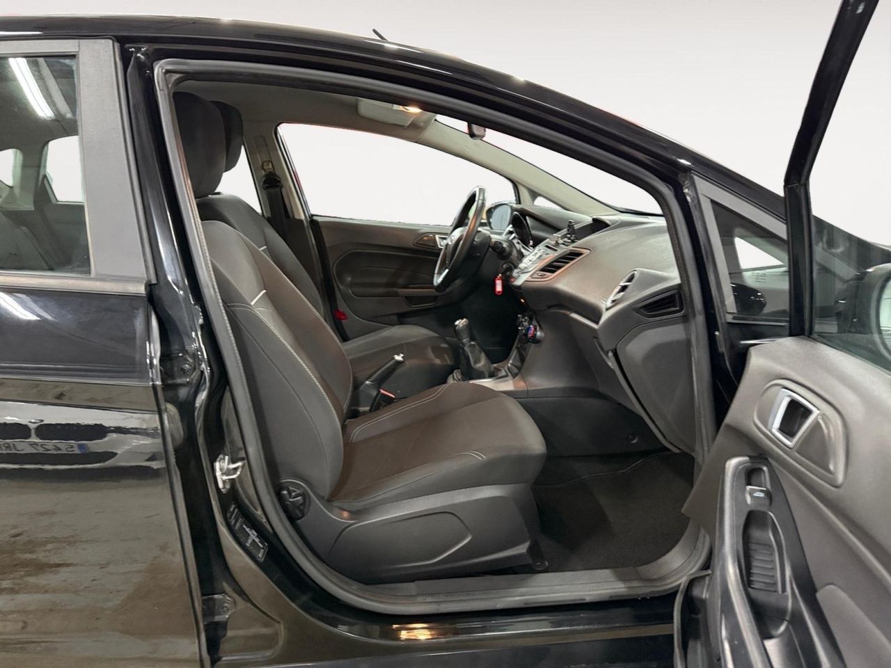 Ford Fiesta 1.2 Gasolina - Foto 2