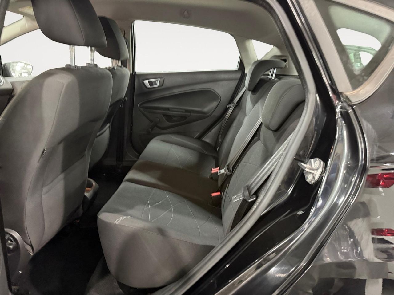 Ford Fiesta 1.2 Gasolina - Foto 2