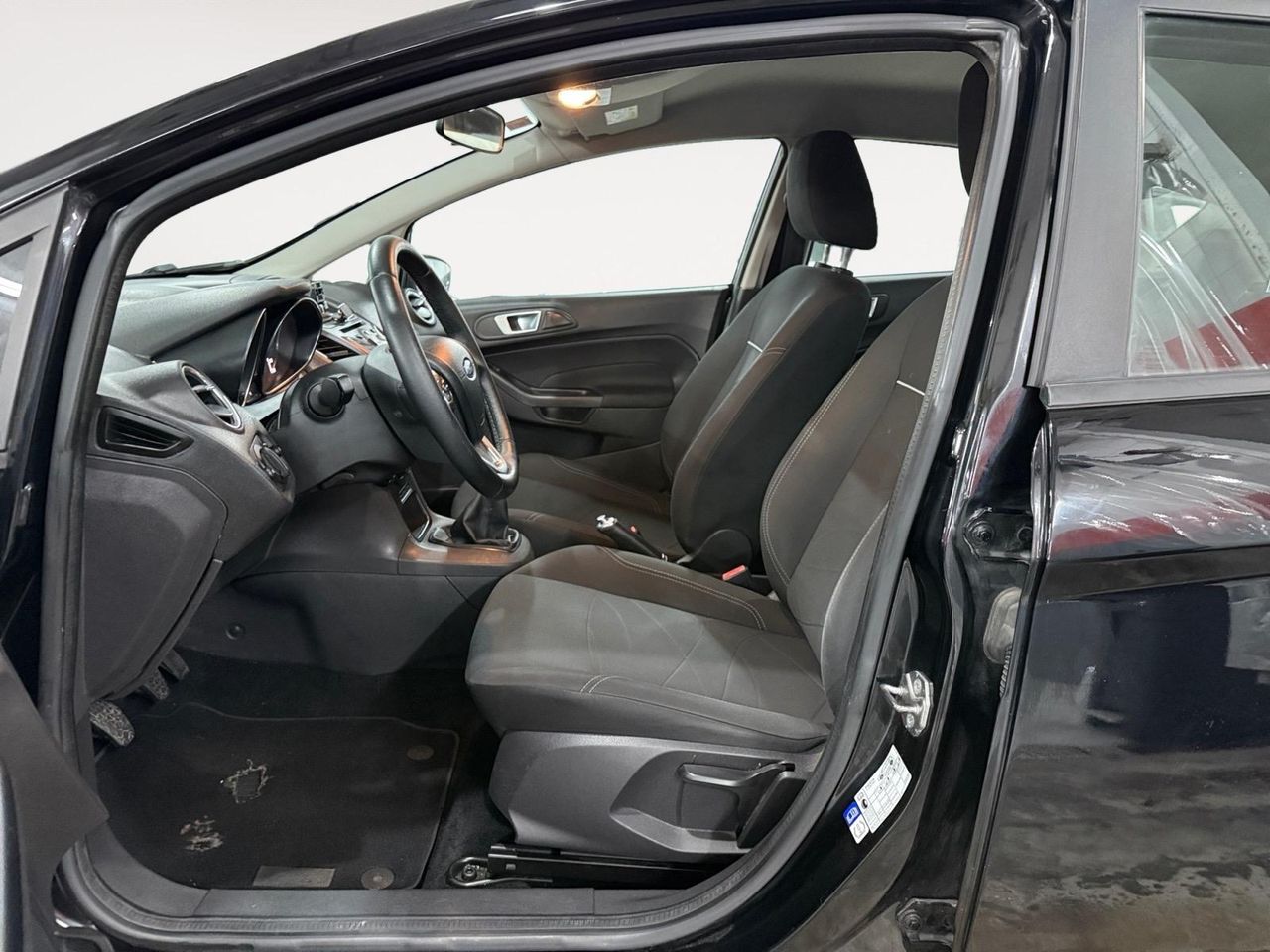 Ford Fiesta 1.2 Gasolina - Foto 2