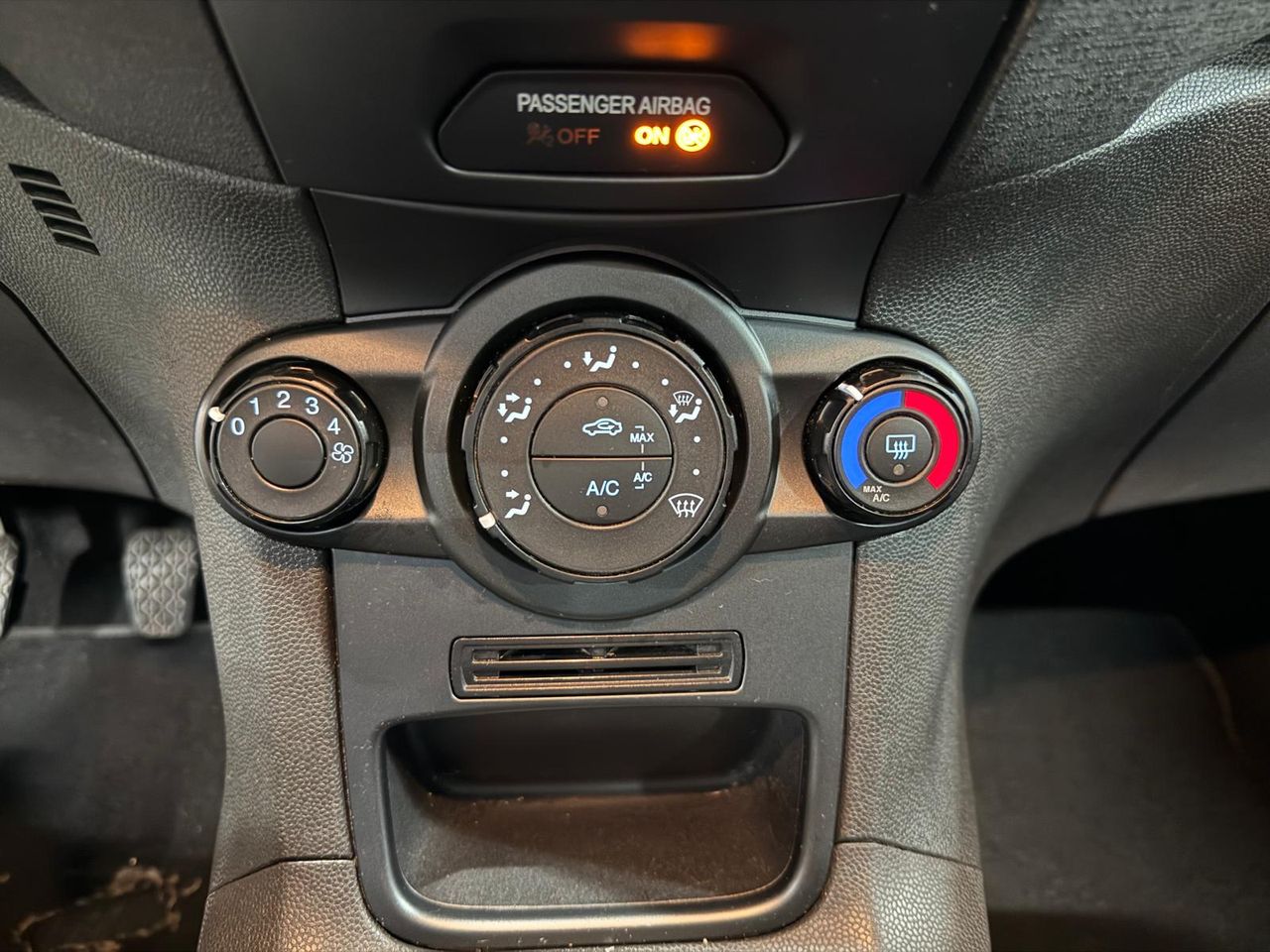 Ford Fiesta 1.2 Gasolina - Foto 2