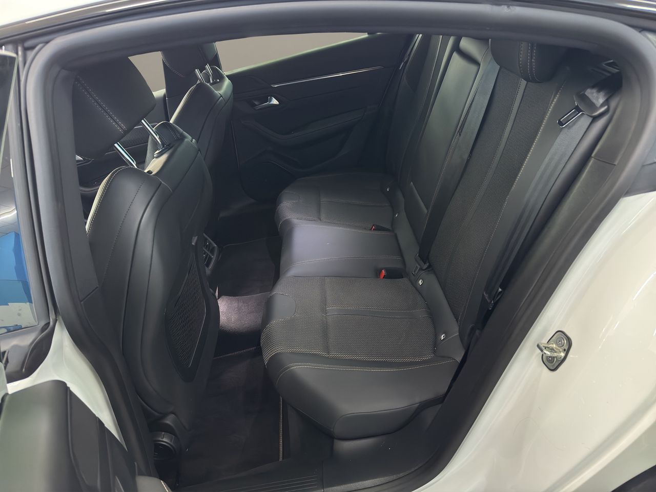 Peugeot 508 Hybrid . - Foto 2