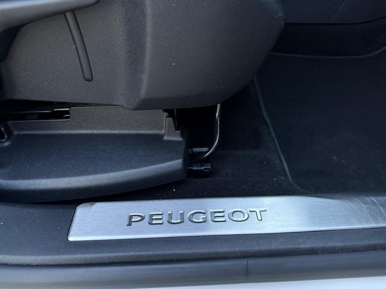 Peugeot 5008 GT Line 1.5L BlueHDi 96kW (130CV) S&S - Foto 2