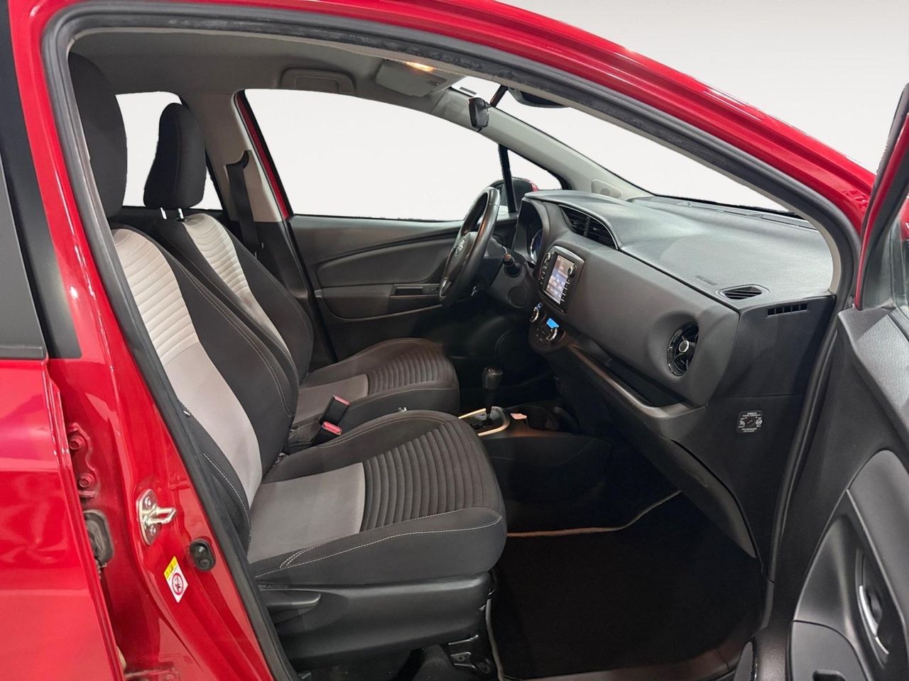 Toyota Yaris HYBRID 1.4 100 CAVALLOS - Foto 2