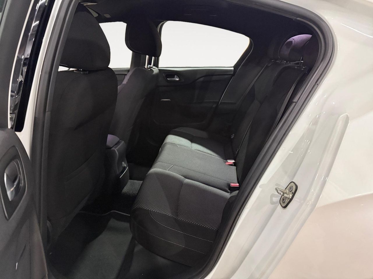 DS DS 4 Crossback 1.6 BlueHDi 88kW Connected Chic - Foto 2