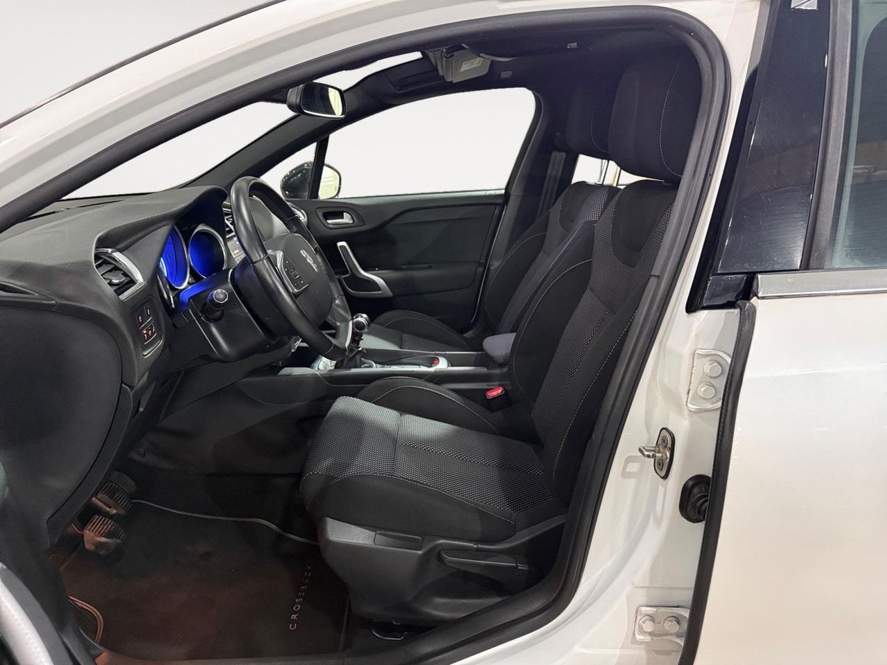 DS DS 4 Crossback 1.6 BlueHDi 88kW Connected Chic - Foto 2