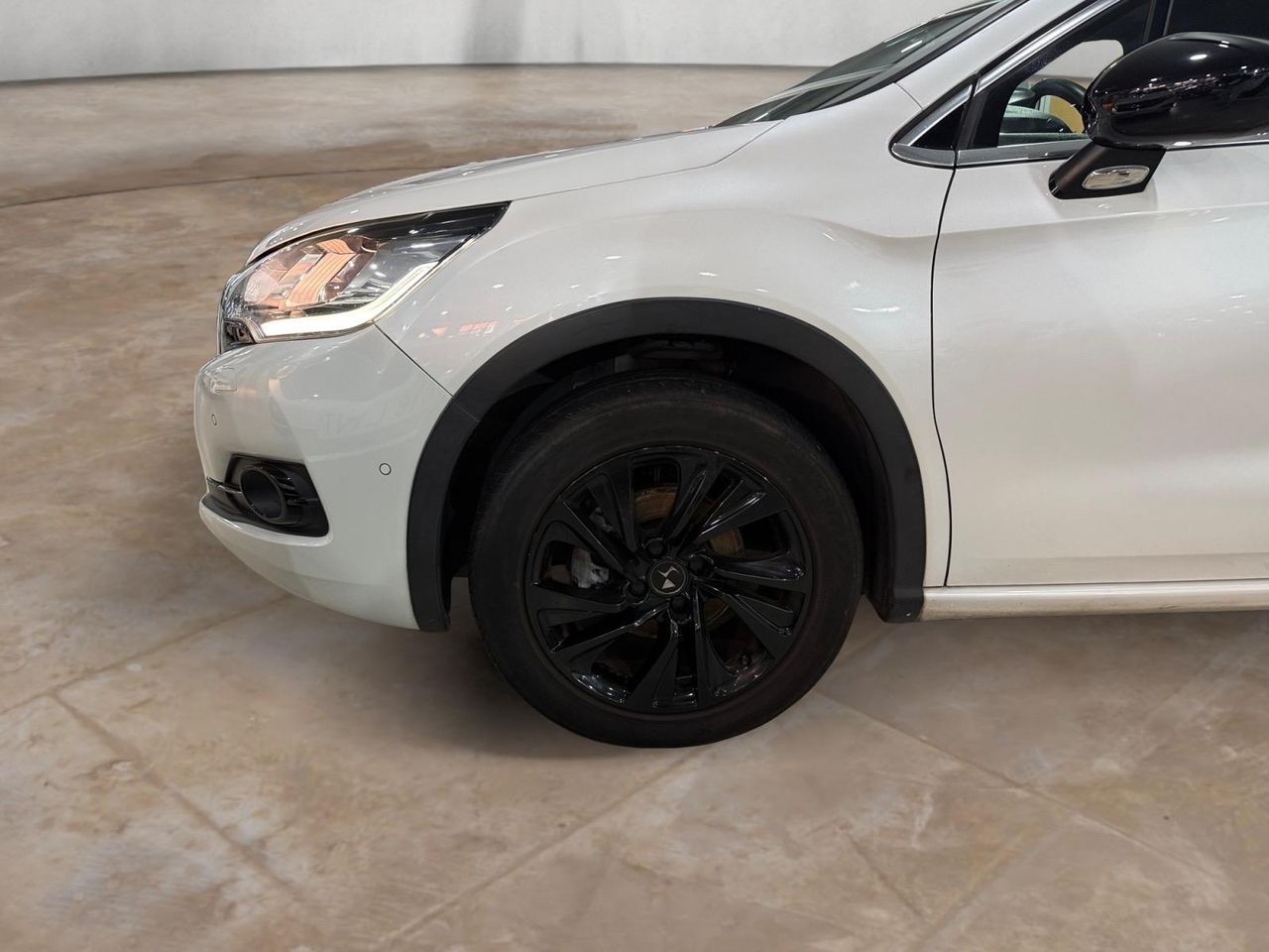 DS DS 4 Crossback 1.6 BlueHDi 88kW Connected Chic - Foto 2