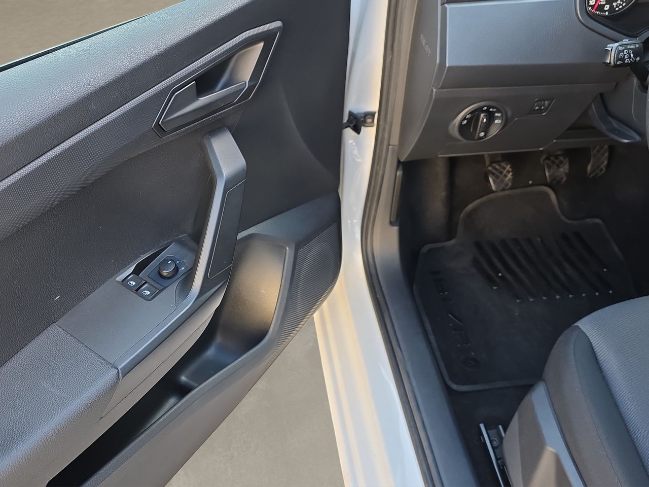 Seat Ibiza Reference 1.0 (80CV) - Foto 2