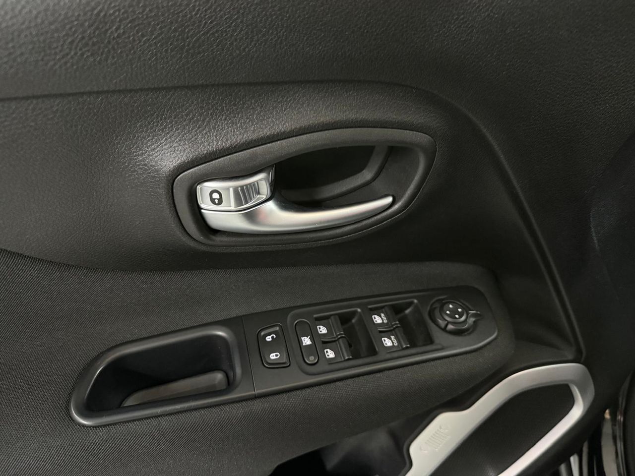 Jeep Renegade 1.6 E-TORQ 81kW Sport FWD E6 - Foto 2